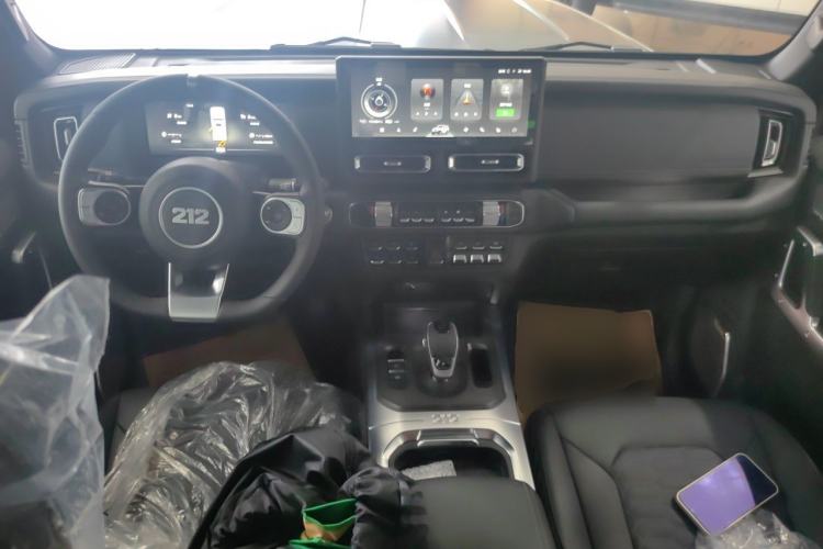 Used 212 T01 2024 2.0T Mechanic Center Console