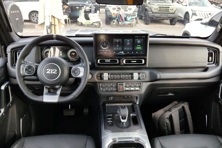 Used 212 T01 2024 2.0T Explorer Center Console