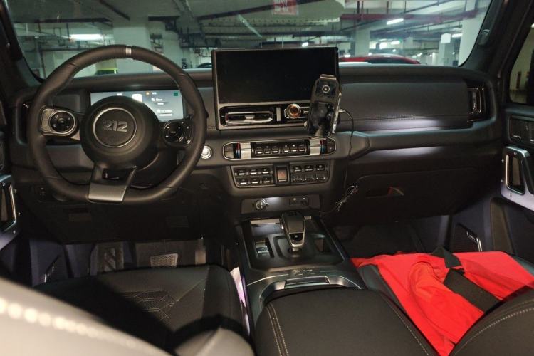 Used 212 T01 2024 2.0T Explorer Center Console