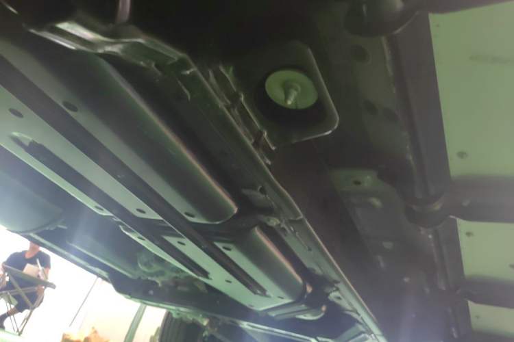 Used 212 T01 2024 2.0T Mechanic Chassis Rear Right
