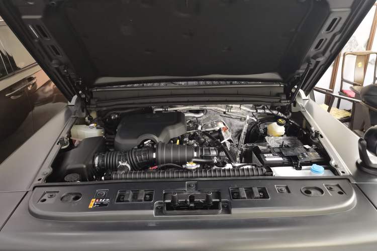Used 212 T01 2024 2.0T Explorer Engine Bay