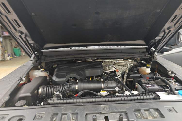 Used 212 T01 2024 2.0T Explorer Engine Bay