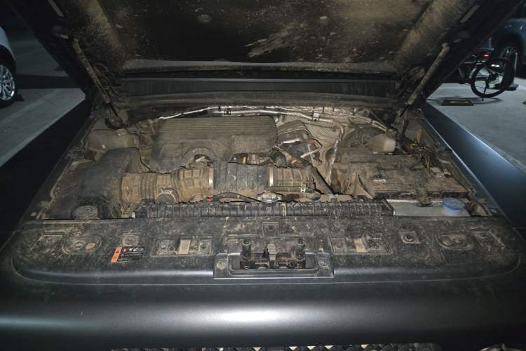 Used 212 T01 2024 2.0T Explorer Engine Bay