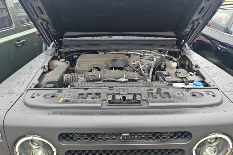 Used 212 T01 2024 2.0T Explorer Engine Bay
