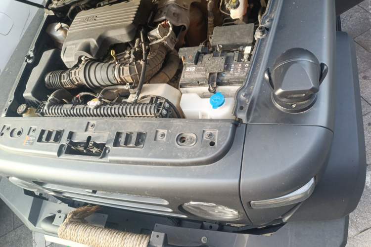Used 212 T01 2024 2.0T Explorer Engine Bay