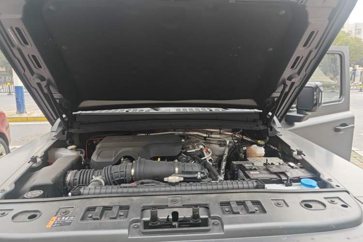 Used 212 T01 2024 2.0T Mechanic Engine Bay