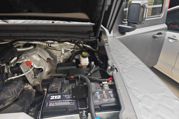 Used 212 T01 2024 2.0T Explorer Engine Bay Left