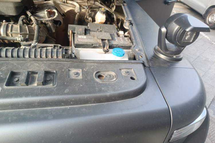 Used 212 T01 2024 2.0T Explorer Engine Bay Left