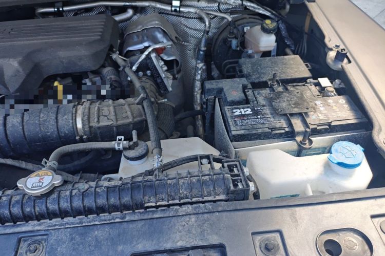 Used 212 T01 2024 2.0T Explorer Engine Bay Left