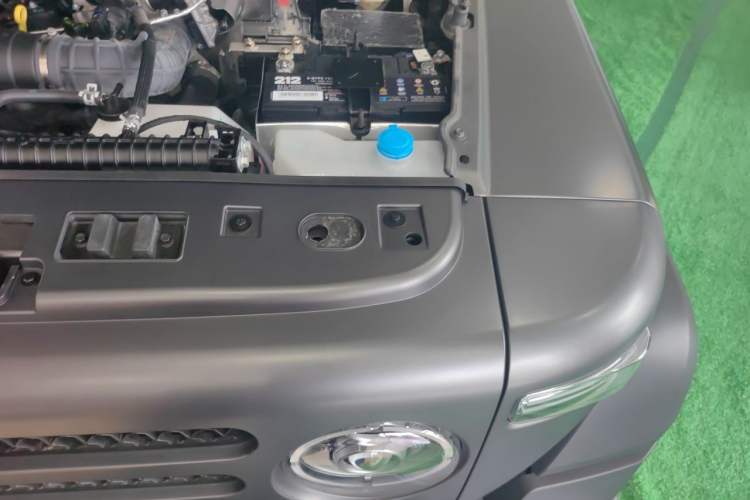 Used 212 T01 2024 2.0T Mechanic Engine Bay Left