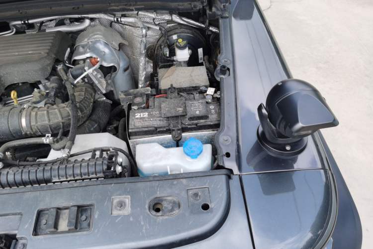 Used 212 T01 2024 2.0T Explorer Engine Bay Left