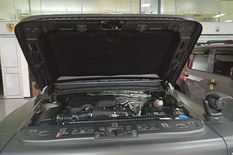 Used 212 T01 2024 2.0T Explorer Engine Bay