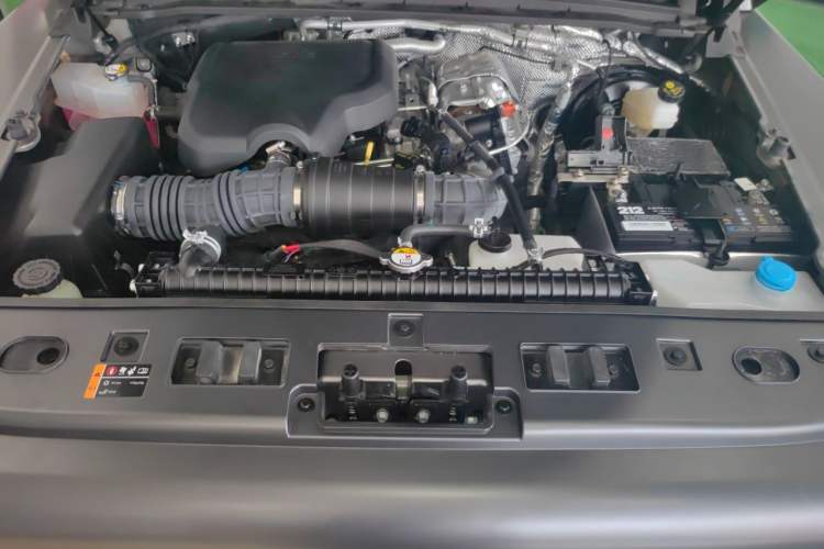 Used 212 T01 2024 2.0T Mechanic Engine Bay