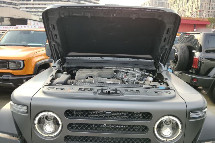 Used 212 T01 2024 2.0T Explorer Engine Bay