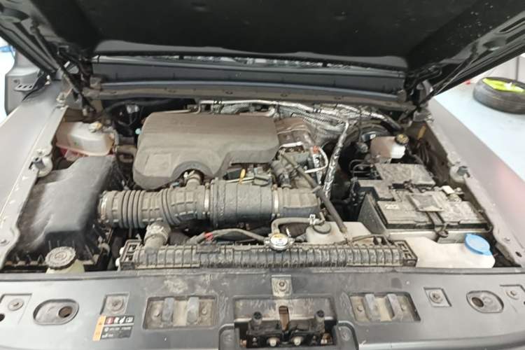 Used 212 T01 2024 2.0T Explorer Engine Bay