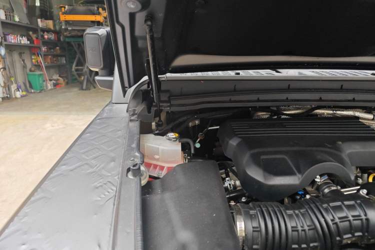 Used 212 T01 2024 2.0T Explorer Engine Bay Right