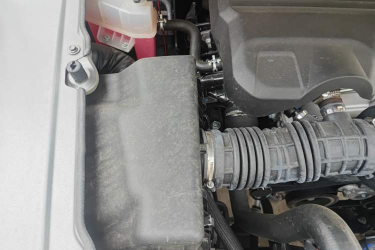 Used 212 T01 2024 2.0T Mechanic Engine Bay Right