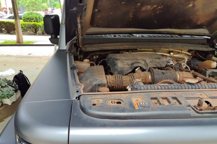 Used 212 T01 2024 2.0T Mechanic Engine Bay Right