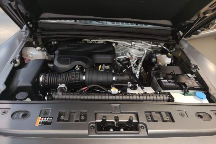 Used 212 T01 2024 2.0T Explorer Engine Bay