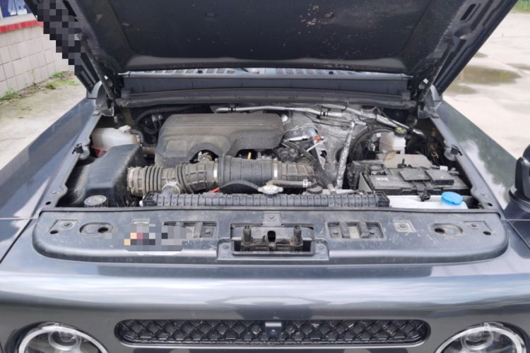 Used 212 T01 2024 2.0T Explorer Engine Bay