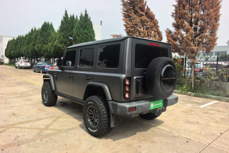 Used 212 T01 2024 2.0T Explorer Exterior 1