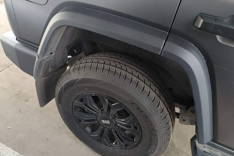 Used 212 T01 2024 2.0T Explorer Exterior 5