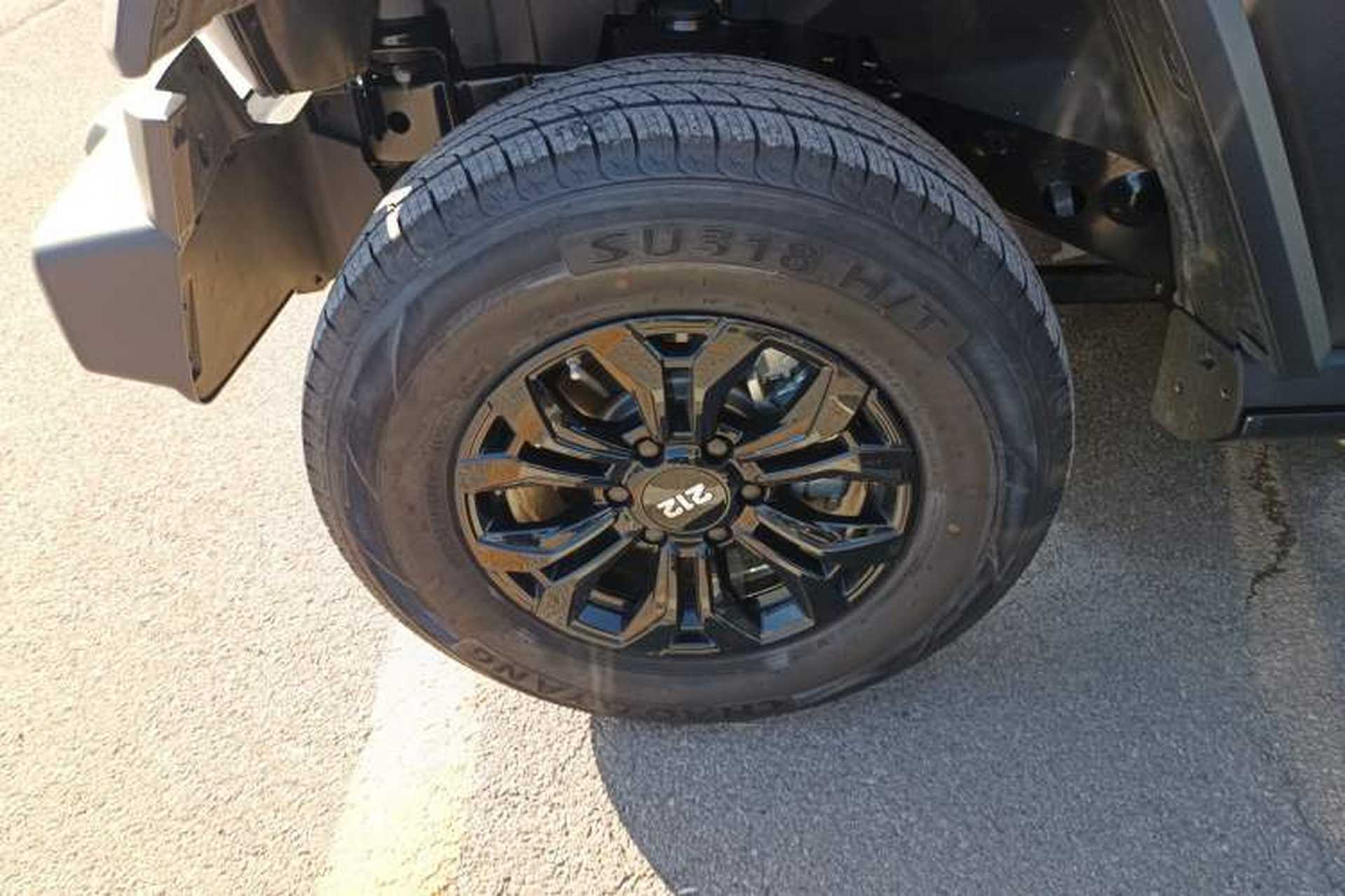 Used 212 T01 2024 2.0T Explorer Exterior 7