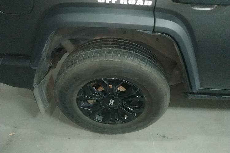Used 212 T01 2024 2.0T Explorer Exterior 8