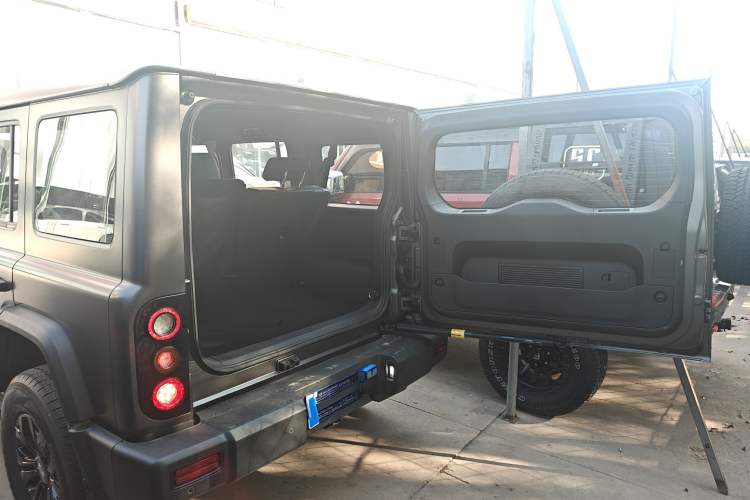 Used 212 T01 2024 2.0T Mechanic Exterior 9