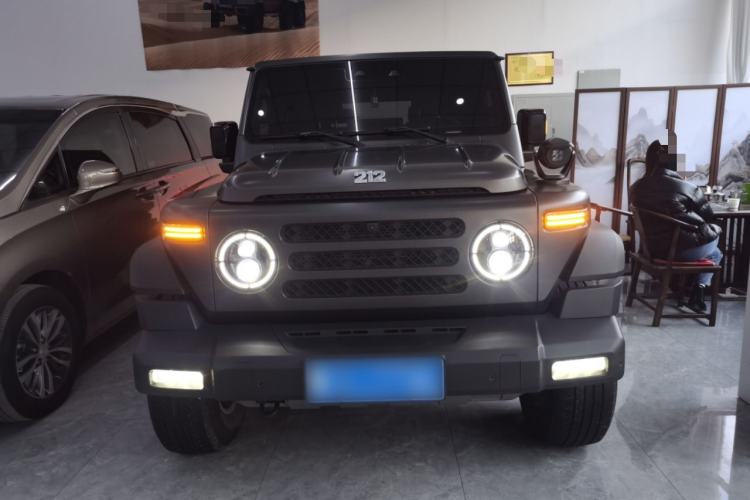 Used 212 T01 2024 2.0T Explorer Front
