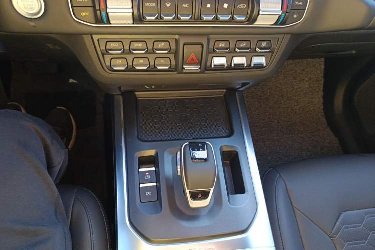 Used 212 T01 2024 2.0T Explorer Gear Lever