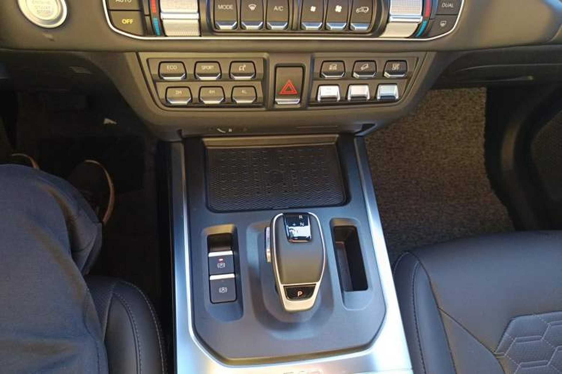 Used 212 T01 2024 2.0T Explorer Gear Lever