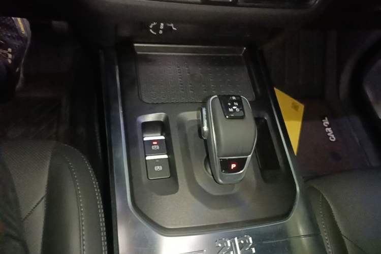 Used 212 T01 2024 2.0T Explorer Gear Lever