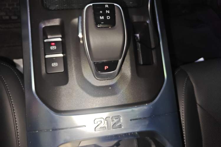 Used 212 T01 2024 2.0T Mechanic Gear Lever