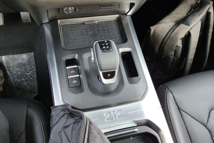 Used 212 T01 2024 2.0T Explorer Gear Lever