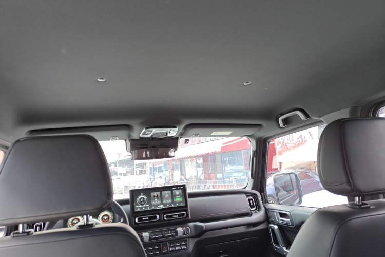 Used 212 T01 2024 2.0T Mechanic Headliner