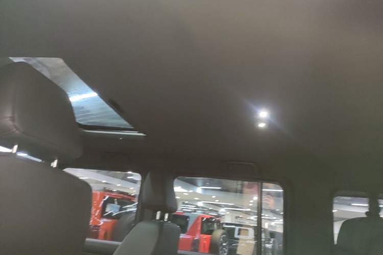 Used 212 T01 2024 2.0T Explorer Headliner