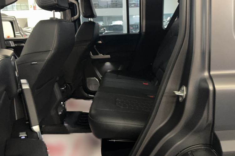 Used 212 T01 2024 2.0T Explorer Interior 1
