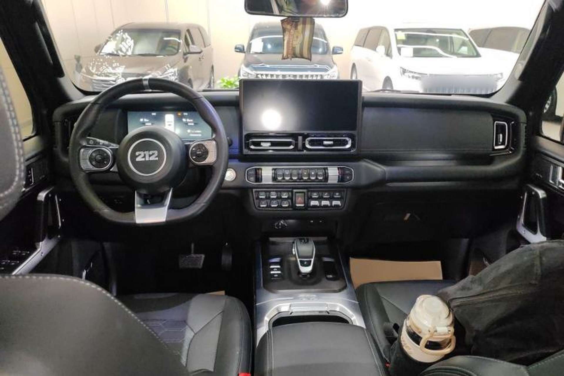Used 212 T01 2024 2.0T Explorer Interior 2