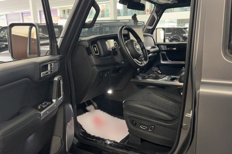 Used 212 T01 2024 2.0T Explorer Interior 2