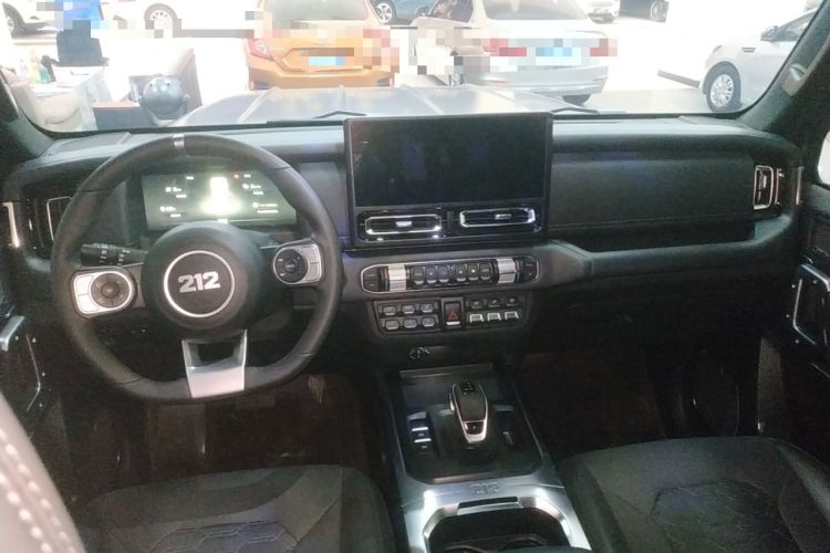 Used 212 T01 2024 2.0T Explorer Interior 2