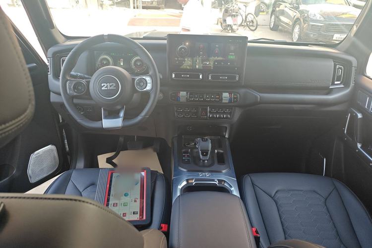 Used 212 T01 2024 2.0T Mechanic Interior 2