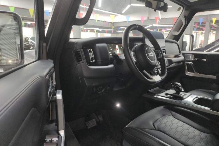 Used 212 T01 2024 2.0T Mechanic Interior 3