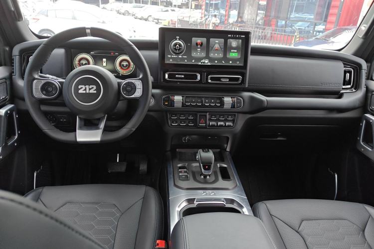 Used 212 T01 2024 2.0T Mechanic Interior 3