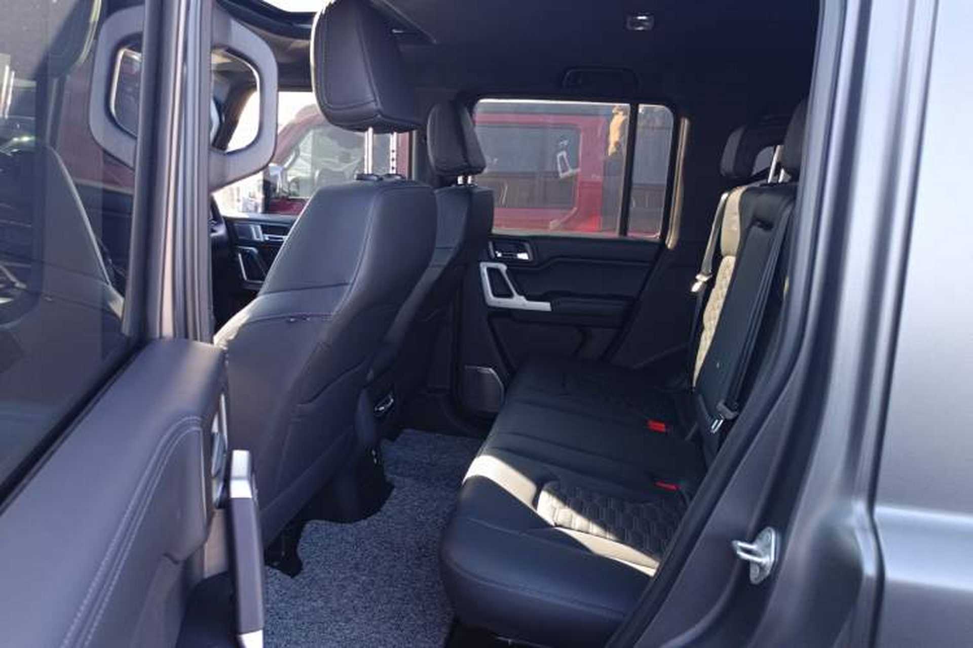 Used 212 T01 2024 2.0T Explorer Interior 4