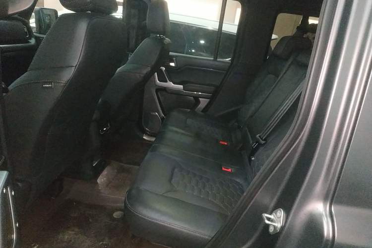 Used 212 T01 2024 2.0T Explorer Interior 4