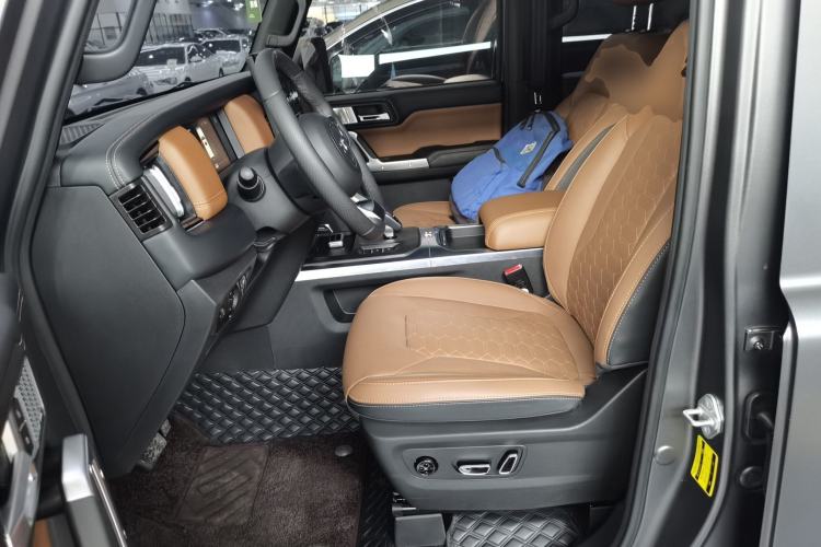 Used 212 T01 2024 2.0T Explorer Left Front Seat
