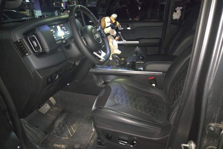 Used 212 T01 2024 2.0T Explorer Left Front Seat