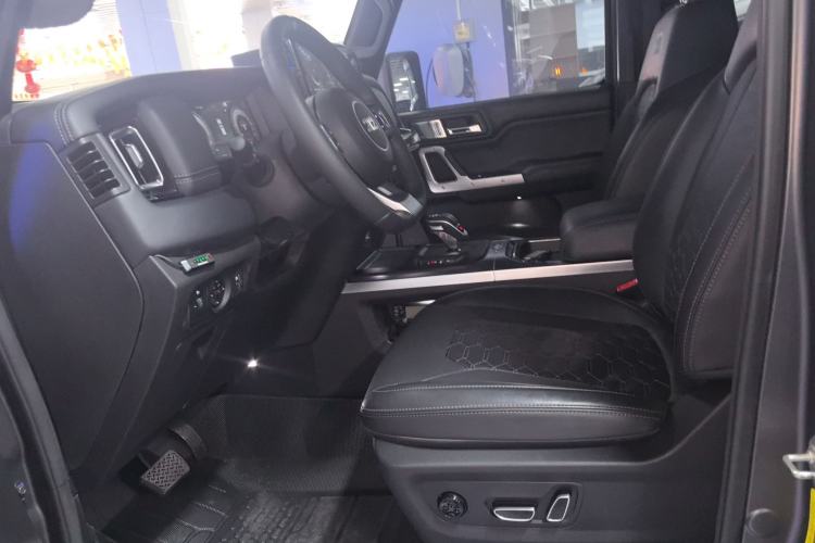 Used 212 T01 2024 2.0T Explorer Left Front Seat