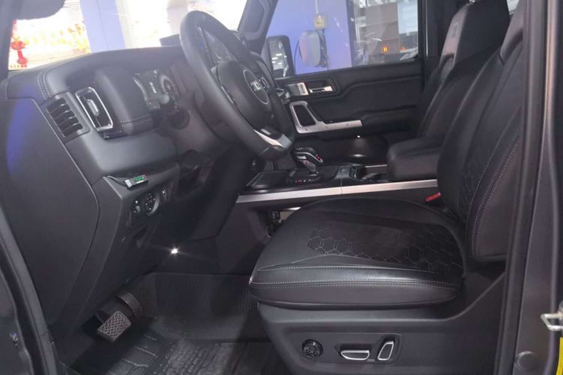 Used 212 T01 2024 2.0T Explorer Left Front Seat